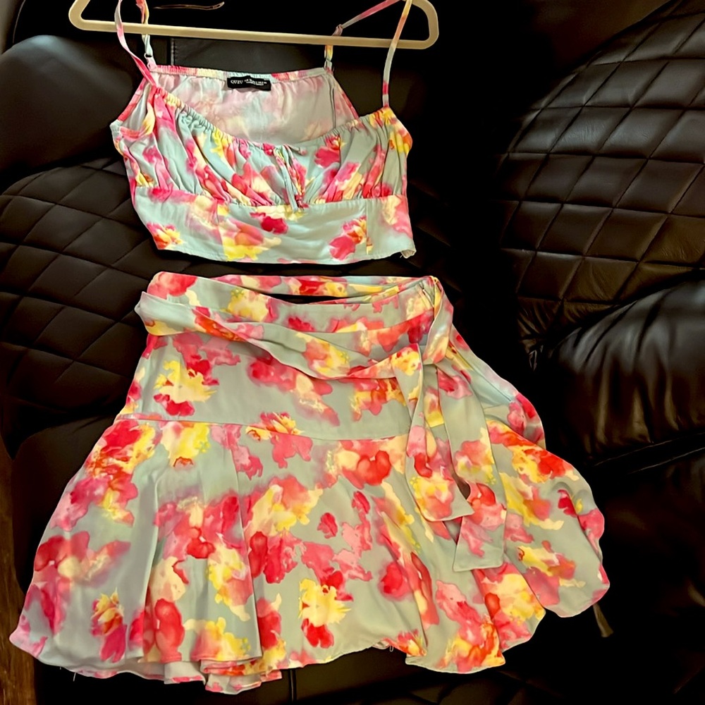 European set (skort and top), size Small. In very good condition.